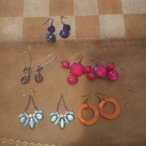 lot 31 image: Costume Jewelry Earrings