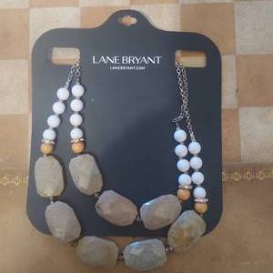 lot 32 image: New Lane Bryant Necklace