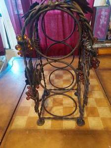 lot 40 image: Vintage metal Grapevine design 3 bottle wine rack