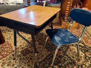 lot 57 image: Vintage metal childrens school desk with chair