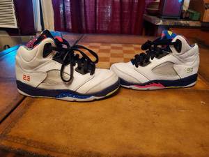 lot 59 image: Size 1y Nike Jordans