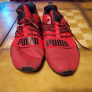 lot 62 image: Size 13 Puma sneakers