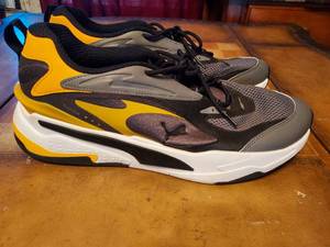 lot 63 image: Size 13 Puma sneakers