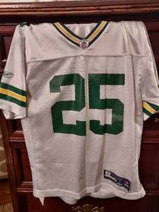 lot 65 image: Size Large Green Bay Packers Ryan Grant Jersey