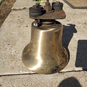 lot 76 image: Vintage Circa 1950s solid brass pneumatic locomotive bell