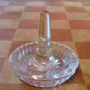 lot 80 image: Vintage Waterford Crystal ring holder