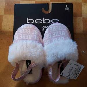 lot 82 image: New with tags size 910 girls slippers