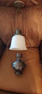 lot 85 image: Vintage Brass hanging lamp
