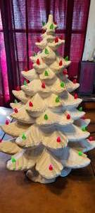 lot 88 image: Vintage Circa 1960 Atlantic molds Ceramic Christmas tree  lights up