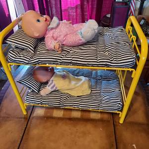 lot 87 image: Baby doll bunk beds with 2 dolls