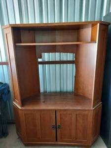 lot 95 image: Entertainment center with 2 doors   67x52x19.5