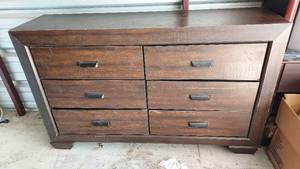 lot 101 image: 6 drawer dresser
