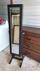lot 102 image: Black mirrored jewelry cabinet