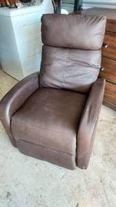 lot 103 image: Small Maybe child sized recliner