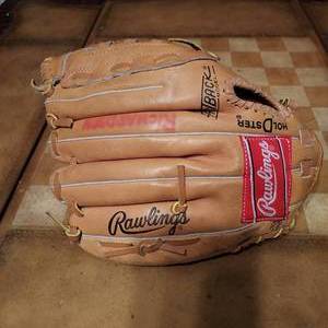 lot 116 image: Rawlings right handed baseball glove