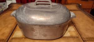 lot 154 image: Vintage WAGNER WARE-Sidney O Magnalite USA #4265-M Dutch Oven Roaster 8 QT With Lid