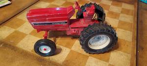 lot 180 image: Vintage International Harvester Die Cast Tractor