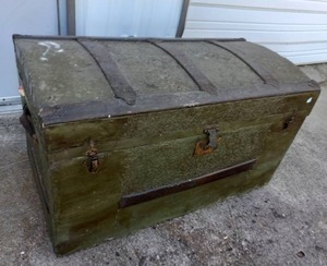 lot 495 image: Beautiful Antique Dome Top Steamer Trunk w Leather Strap Handles