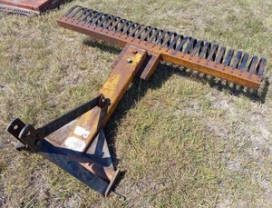 lot 508 image: Howse forage rake farm implement