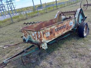 lot 510 image: Oliver 11-A Manure spreader