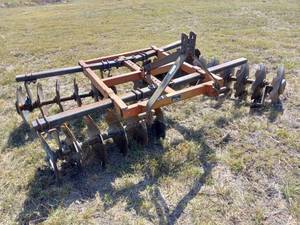 lot 513 image: Hi-Co Howse implement disc plow