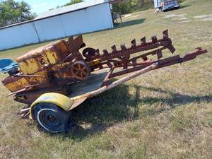 lot 515 image: Davis T-66 ride on trencher with trailer