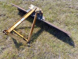lot 516 image: Ford 781, 3 point hitch rear blade