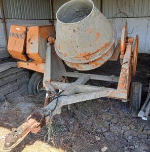 lot 520 image: Stone 95CM gas cement mixer, 9 cu. ft. batch capacity