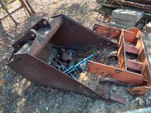 lot 522 image: Excavator bucket, tractor counter balances, plus