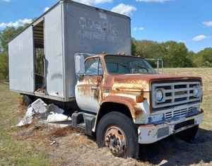 lot 524 image: GMC 7000 box truck, for parts only, No title, No keys, Buyer must file for lost or bond title