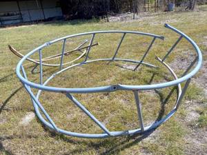 lot 539 image: Bale feeder, needs assembled, missing some bolts
