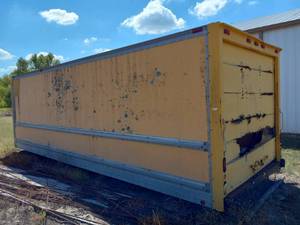 lot 523 image: Truck box for storage, door has damage