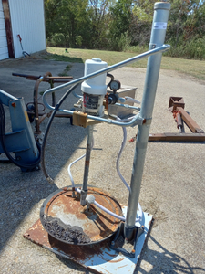 lot 525 image: Graco 55 gallon drum pump station
