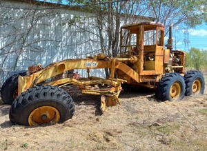 lot 528 image: Galion motor grader with Cummins diesel engine