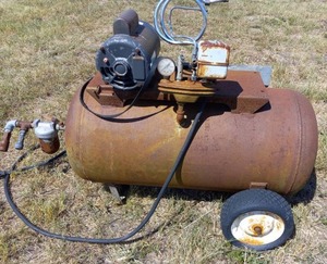 lot 537 image: Air compressor for parts only