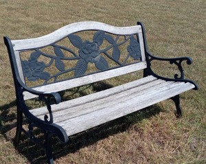 lot 505 image: Metal frame and wood patio bench