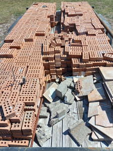 lot 504 image: Approx 3,500 Bricks. This item is scheduled for pickup on the first pickup day