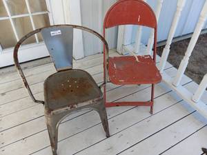 lot 500 image: Vintage metal occasional chair and folding chair
