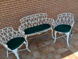 lot 492 image: Iron patio furniture set of three, loveseat and two chairs