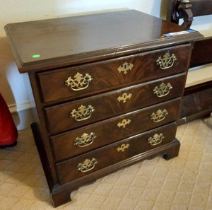lot 437 image: Drexel night stand