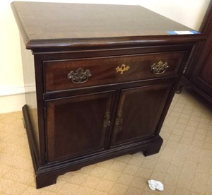 lot 434 image: Drexel night stand
