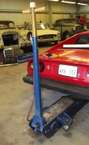 lot 261 image: 10 ton floor jack (Sorry, Ferrari not included)