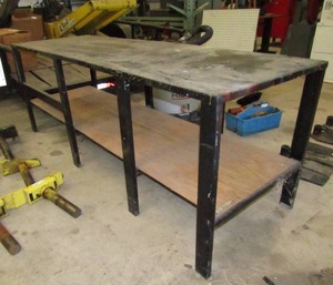 lot 257 image: Full size shop utility bench