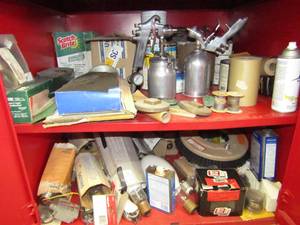 lot 243 image: HVLP spray paint cup guns plus assorted industrialautomotive hardware as shown