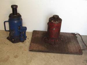lot 241 image: Michelin and other brand hydraulic bottle jacks