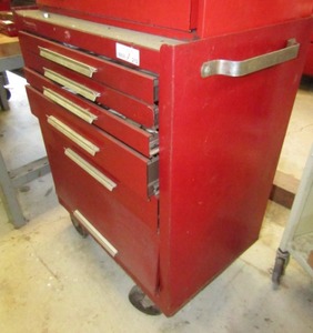 lot 212 image: Kennedy rolling tool chest (Contents not included)