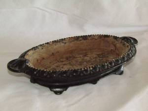 lot 354 image: Antique cast iron centerpiece dish