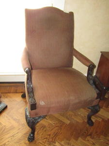 lot 372 image: Vintage Bernhardt claw foot occasional chair (Matches lot 369)