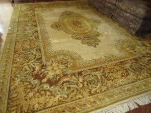 lot 376 image: Large 9 x 13 area rug as shown