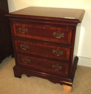 lot 394 image: Vintage Dixie night stand